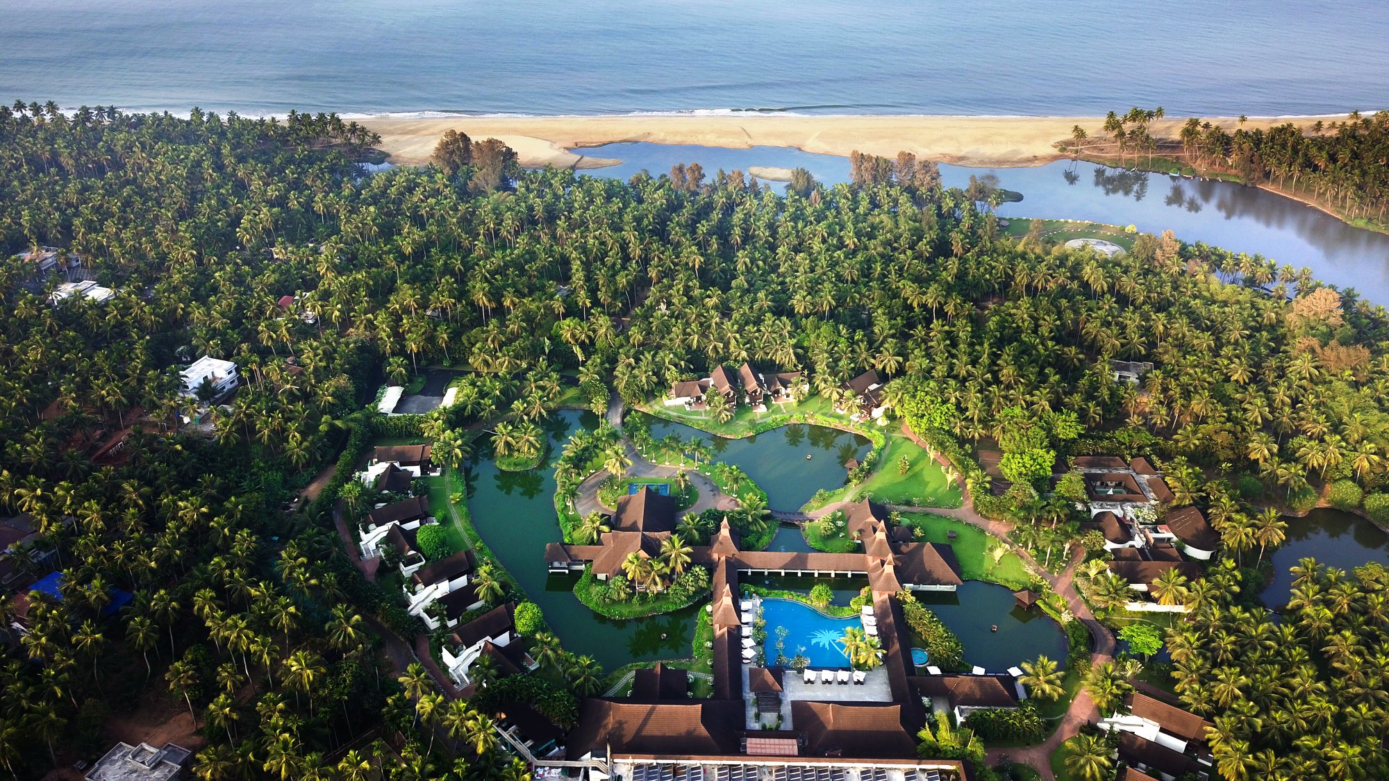 Hotels & Resorts 